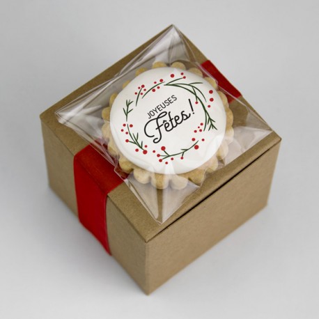 Boîtes de sablés : sablés colorés dans une jolie boîte thématique recouverte d'un sablé sur bâton. 